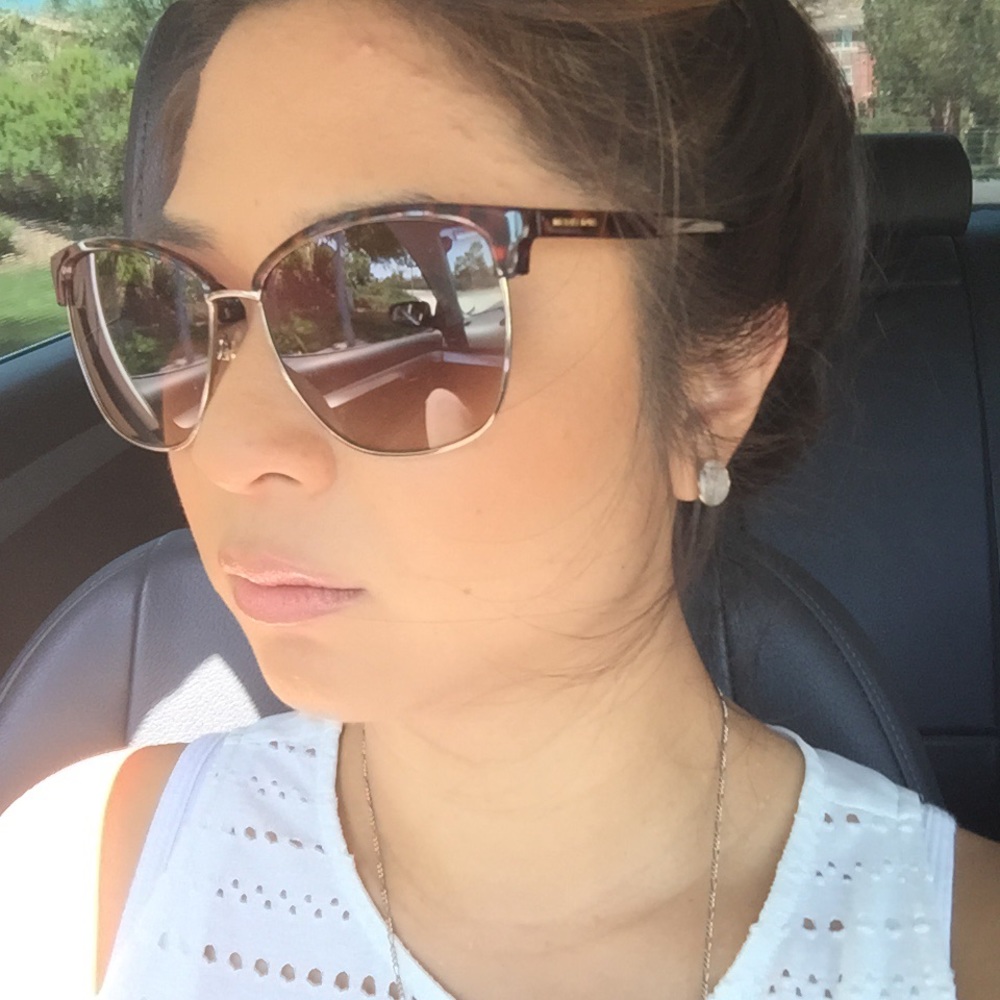 Meet your Posher, Adrienne-marie